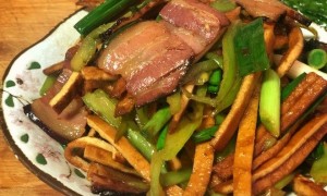 大竹蒲包山腊肉炒香干,超级的下饭