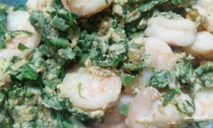香椿芽加上虾仁,和鸡蛋一起炒那味道不摆了